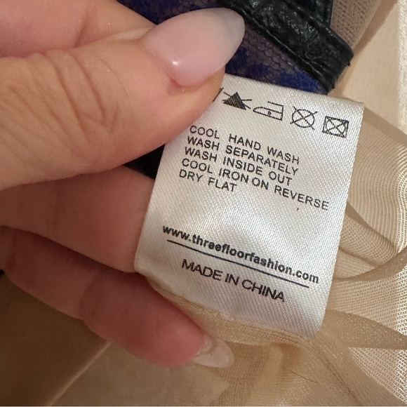 Three Floor China Blue Dress in Medium - Picture 14 of 16